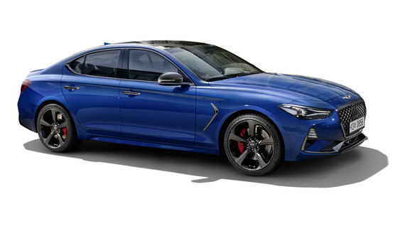 제네시스가 상품성을 대폭 강화한 2020년형 G70를 출시했다. ⓒ 제네시스