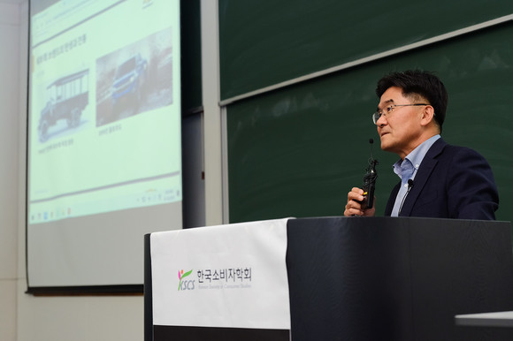 특별 세미나에서 한국GM 마케팅 본부 이용태 상무가 발표를 하고 있는 모습. ⓒ 한국GM