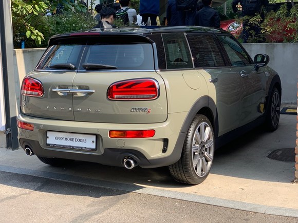 뉴 MINI 클럽맨의 후측면. = 노병우 기자