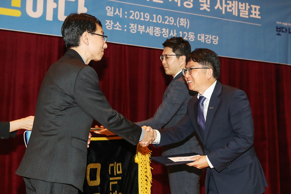 기보는 '일하는 방식 혁신 우수사례 공모'에서 국무총리상을 수상했다. ⓒ 기술보증기금