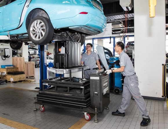 SM3 Z.E. 전기차 택시 배터리 교체 모습. ⓒ 르노삼성자동차