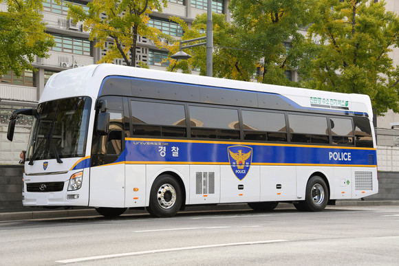 현대차가 첫 선을 보인 고속형 경찰 수소전기버스. ⓒ 현대자동차