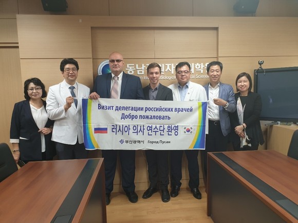 동남권원자력의학원은 지난 10월14일부터 2주간 진행된 러시아 의사 연수를 마치고 수료식을 가졌다. ⓒ 동남권원자력의학원.