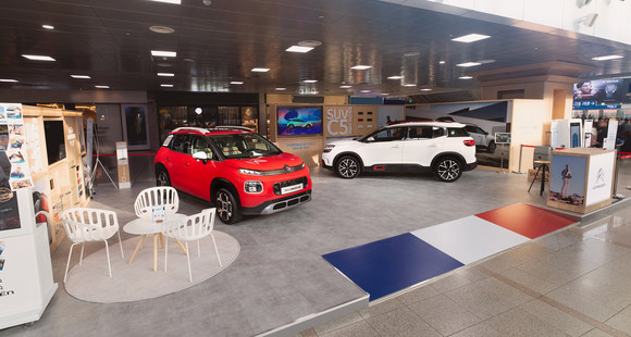 시트로엥이 서울역 기차 역사에서 팝업스토어를 열고 브랜드의 전 라인업을 전시한다. ⓒ 한불모터스