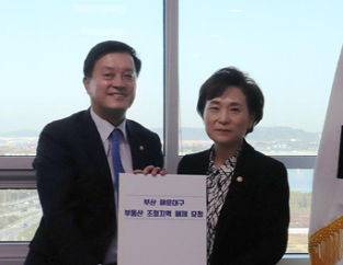 윤준호 더불어민주당 의원이 국토교통부에 조정지역 잣대의 형평성을 지적하고 해운대 일부 지역의 배제를 요청했다. ⓒ 윤준호 의원실