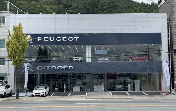 푸조·시트로엥 창원 전시장 전경. ⓒ 한불모터스