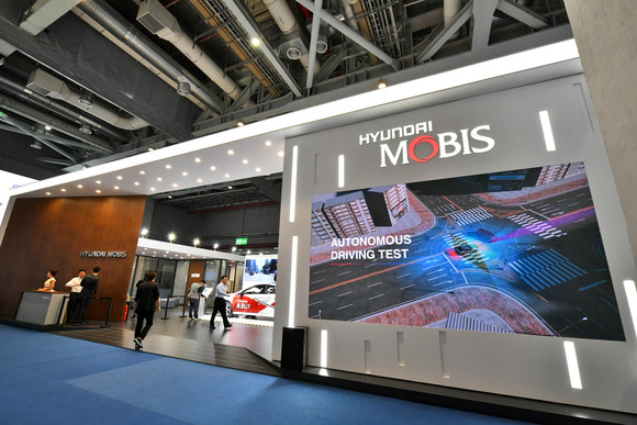 중국 국제수입박람회에서 참가한 현대모비스의 부스. ⓒ 현대모비스