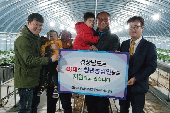 경남 양산시 한 딸기농장에서 청년농업인 지원을 위한 현장 모니터링이 진행됐다. ⓒ 청년농창업생태계관리지원센터.