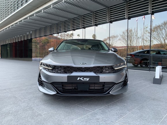 3세대 K5의 전면부 디자인은 강렬함 그 자체로 혁신적인 신규 디자인 요소가 대거 적용됐다. = 노병우 기자