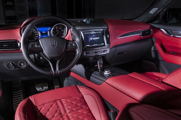 인테리어는 우아하고 스포티한 디자인으로 남다른 품격의 내부 공간을 갖췄다. ⓒ 마세라티