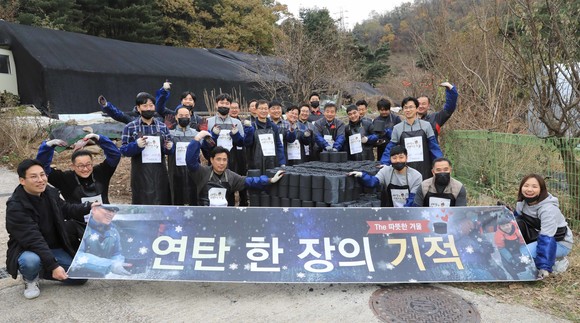 기아차 서비스사업부 임직원들이 지난 21일 서울 남태령 인근 거주 독거노인 및 결손가정 이웃을 위한 '이웃사랑 따뜻한 겨울나기' 활동에 참여했다. ⓒ 기아자동차