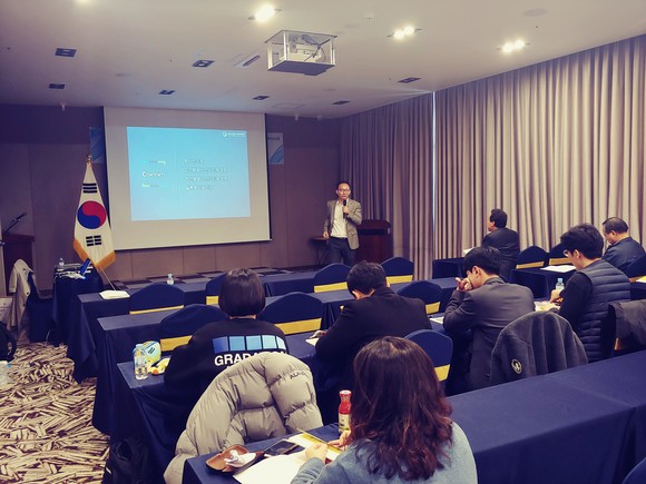 강진규 센터장이 '수산물 이력제 및 안전성 합동 워크숍'에서 강의하는 모습. ⓒ 동남권원자력의학원