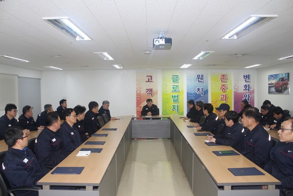 예병태 대표이사가 임직원들에게 격려사를 전하고 있다. ⓒ 쌍용자동차