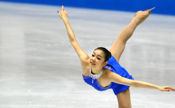 지난 2009년 12월5일 열린 '2009 ISU 그랑프리 파이널' 프리스케이팅 경기에서 김연아가 스파이럴 연기를 펼치고 있는 모습. ⓒ 연합뉴스