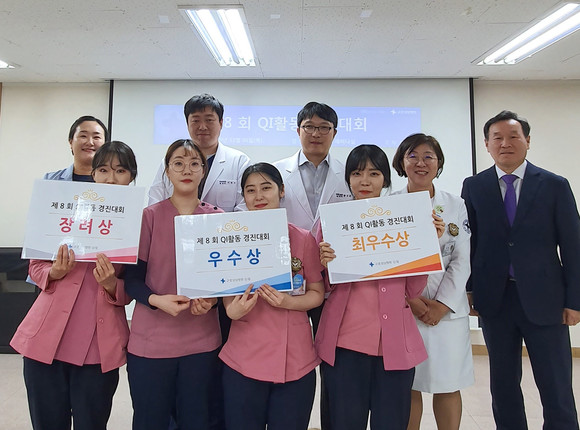 경진대회 수상자들이 기념촬영을 하고 있다. ⓒ 구포성심병원