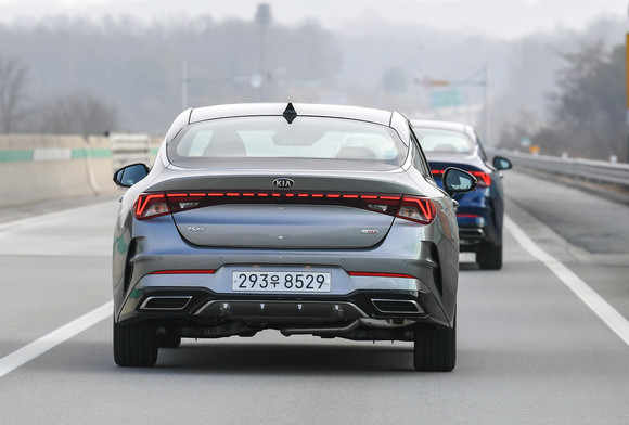 기아차는 3세대 K5의 모든 엔진을 차세대 엔진인 스마트스트림으로 변경했다. ⓒ 기아자동차