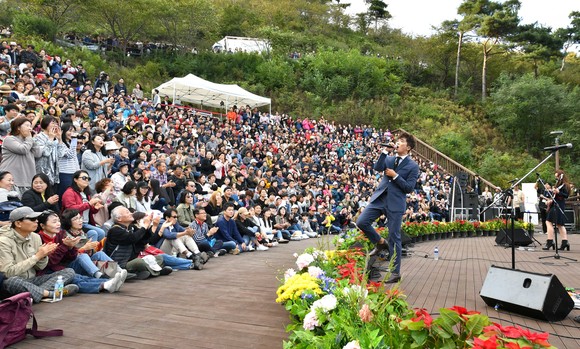 미르숲에서는 숲 전문가와 함께하는 다양한 프로그램들이 운영되고 있다. ⓒ 현대모비스