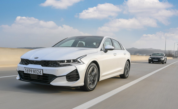 기아차가 자동차가 줄 수 있는 3가지 즐거움을 한 단계 끌어올린 미래형 세단 3세대 K5. ⓒ 기아자동차
