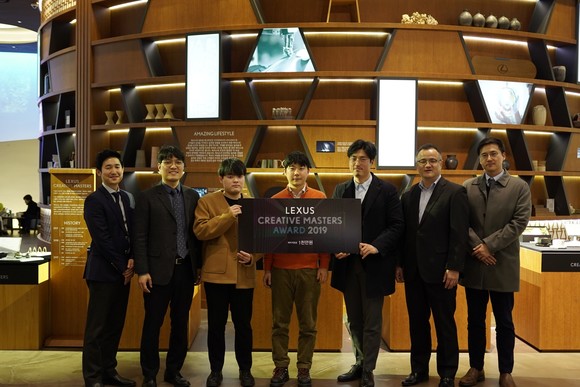 왼쪽부터 렉서스 코리아 이병진 상무, 크리에이티브 마스터즈 수상자 박정근·이동주·김민욱·권중모 작가, 렉서스 코리아 타케무라 노부유키 사장, 렉서스 코리아 김준식 차장. ⓒ 렉서스 코리아