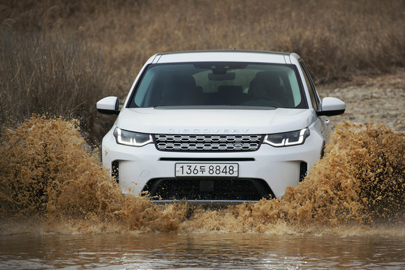 뉴 디스커버리 스포츠는 랜드로버의 프리미엄 패밀리 SUV다. ⓒ 재규어 랜드로버 코리아