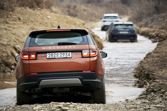 랜드로버의 최신 디자인 언어를 채택한 뉴 디스커버리 스포츠. ⓒ 재규어 랜드로버 코리아
