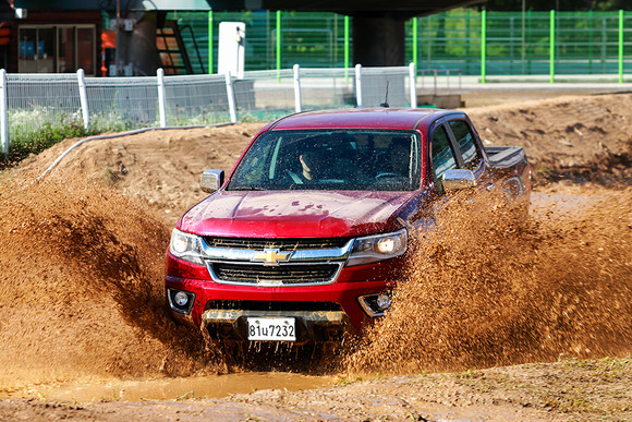 콜로라도는 6개의 실린더 중 4개의 실린더만 활성화시키는 능동형 연료 관리 시스템을(Active Fuel Management) 적용해 연비를 높일 수 있다. ⓒ 한국GM