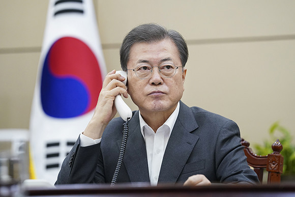 문재인 대통령은 지난 20일 시진핑 중국 주석과 통화하고, 코로나19 관련 두 나라의 임상치료 경험을 공유하기로 했다. ⓒ 청와대