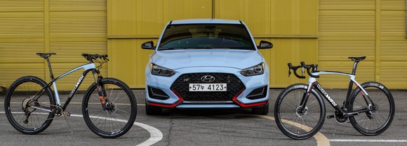 벨로스터 N 및 N 스페셜 에디션 자전거 모습. ⓒ 현대자동차