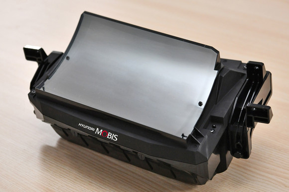 자동차 운행 시 쉽게 주행 정보를 확인해 안전하고 편리한 운행을 할 수 있게 돕는 첨단 장치인 윈드쉴드 HUD. ⓒ 현대모비스