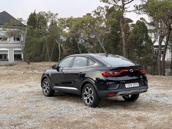 XM3의 동급 최고수준인 186㎜ 지상고는 SUV의 매력과 승하차시 편리함을 함께 제공한다. = 노병우 기자