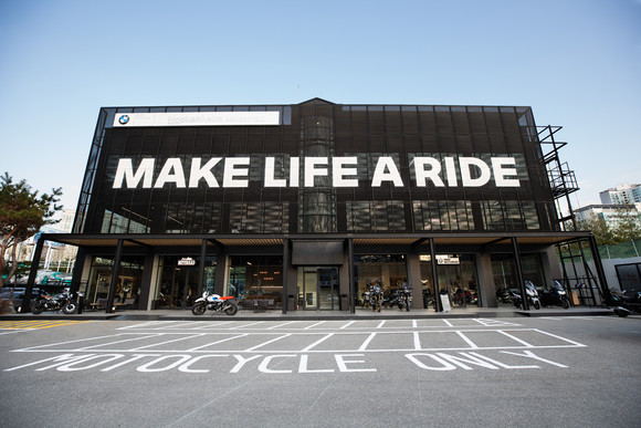 BMW 호켄하임 모토라드 분당전시장 전경. ⓒ BMW 모토라드