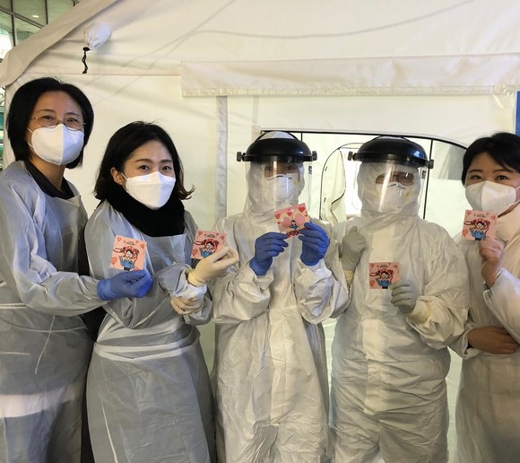 대동병원 의료진들이 '코로나19가 가져온 스트레스! 마음을 돌봐주세요' 캠페인을 펼치고 있다. ⓒ 대동병원