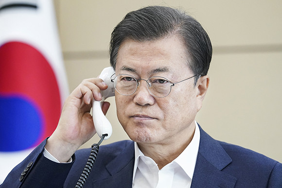 문재인 대통령은 코로나19 대응과 관련해 앞으로도 정상 통화를 계속해서 이어갈 예정이다. ⓒ 청와대