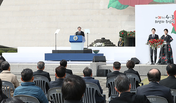 문재인 대통령은 지난 2018년 제70주년 추념식 이후 2년 만에 4.3평화공원을 다시 찾았다. 현직 대통령이 재임 중 두 차례 추념식에 참석한 것은 처음이다. ⓒ 청와대