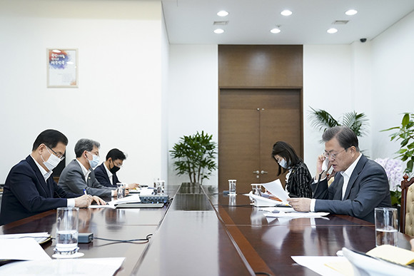 테드로스 사무총장은 코로나19 사태에 발휘된 문재인 대통령의 리더십을 높이 평가하기 위해 지난 6일 전화 통화를 요청했다. ⓒ 청와대