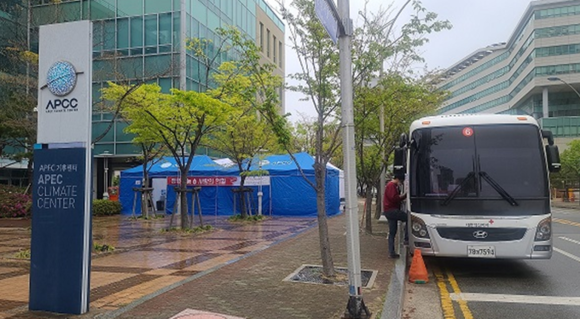 부산 해운대 센텀시티 내 APEC기후센터를 비롯 10개 공공기관이 17일 '사랑의 헌혈 행사'를 가졌다. ⓒ 프라임경제