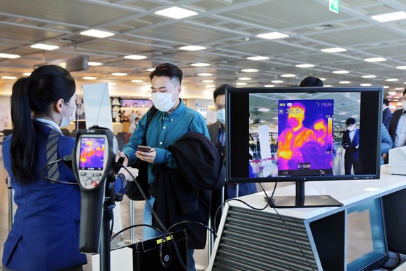 에어부산은 지난 25일부터 국내 항공사 중 처음으로 전 노선 항공편에 대해 자체 열화상 카메라를 비치, 운영에 들어갔다. ⓒ 에어부산