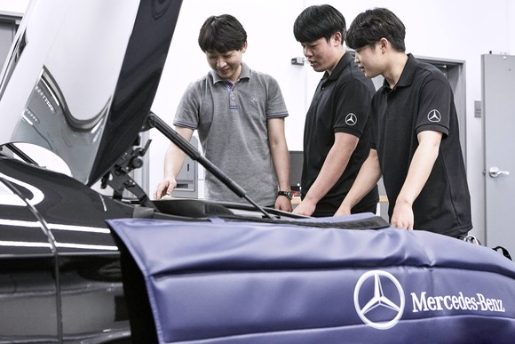 메르세데스-벤츠 코리아가 자동차 정비 전문가 양성을 위한 AMT 프로그램 13기 교육생 모집을 시작했다. ⓒ 메르세데스-벤츠 코리아