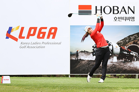 제42회 KLPGA 챔피언십에 참가한 배선우가 6번홀에서 티샷을 날리고 있다. ⓒ KLPGA