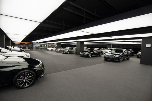 메르세데스-벤츠 인증 중고차 가양 전시장 내 차량들이 전시돼 있는 모습. ⓒ 메르세데스-벤츠 코리아