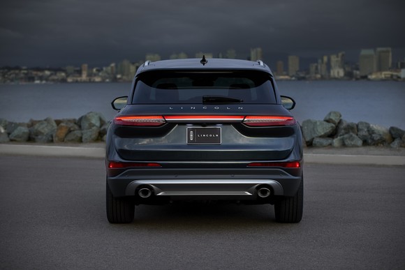 코세어는 에비에이터의 디자인의 핵심을 함축적으로 담아, 곡선을 통한 아름다움과 우아함을 극대화 시켰다. ⓒ 링컨코리아