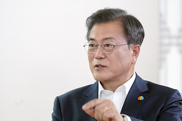 문재인 대통령은 지난 20일 본격 가동한 '진실화해위원회'의 활동을 SNS를 통해 격려했다. ⓒ 청와대