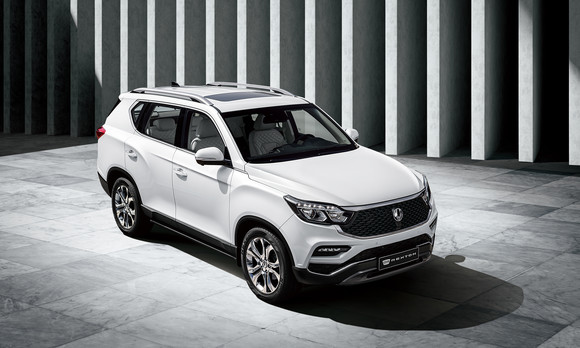 미스터트롯 우승자 임영웅이 광고모델로 활동 중인 G4 렉스턴 화이트 에디션. ⓒ 쌍용자동차