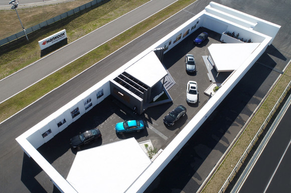 이번 행사를 위해 특별히 제작된 △길이 50m △폭 17m △높이 3.5m 규모의 터널의 모습. ⓒ BMW 코리아