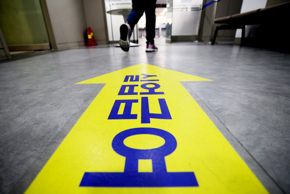 코로나19 여파로 실업급여 신청이 늘어나고 있다. ⓒ 연합뉴스