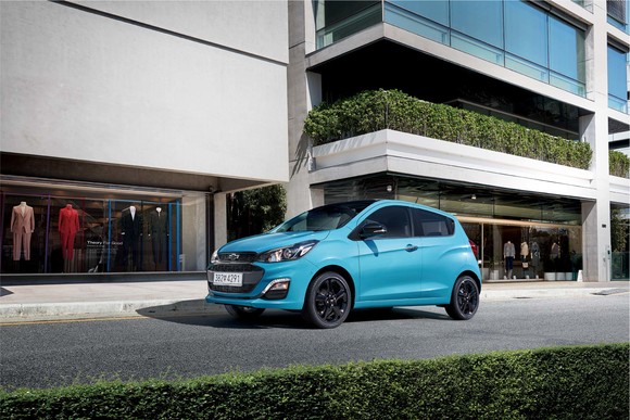 더욱 개성 넘치는 스타일과 강화된 상품성으로 재탄생한 2021년형 더 뉴 스파크. ⓒ 한국GM