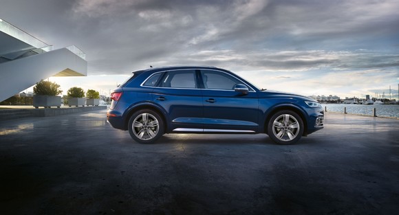 2.0ℓ 디젤 직분사 터보차저 엔진과 S트로닉 7단 자동변속기를 탑재해 파워풀한 드라이빙 퍼포먼스와 우수한 연비를 자랑하는 더 뉴 아우디 Q5. ⓒ 아우디 코리아