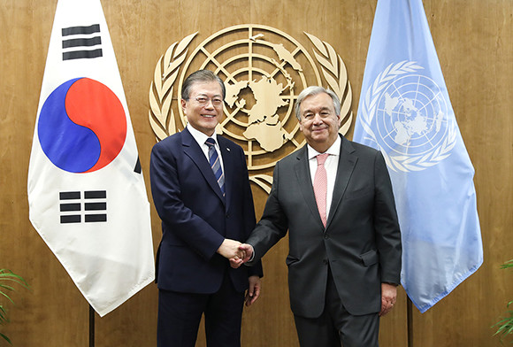 구테레쉬 유엔 사무총장은 한국의 코로나19 대응과 관련해 국제연대의 중요성을 보여준 문 대통령의 리더십에 감사 서한을 보냈다. ⓒ 청와대