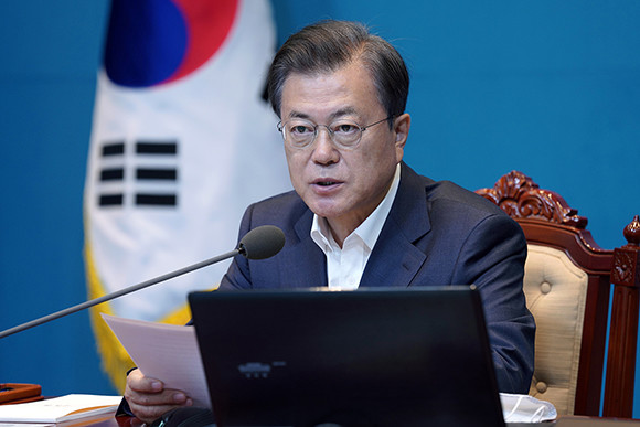 문 대통령은 창녕 아동학대 사건과 관련해 "학대 받는 어린이를 보호해 주는 시스템을 빈틈없이 갖춰야 한다"고 강조했다. ⓒ 청와대