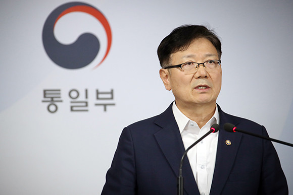 서호 통일부 차관이 17일 정부서울청사 브리핑실에서 통일부 입장을 발표하고 있다. ⓒ 연합뉴스